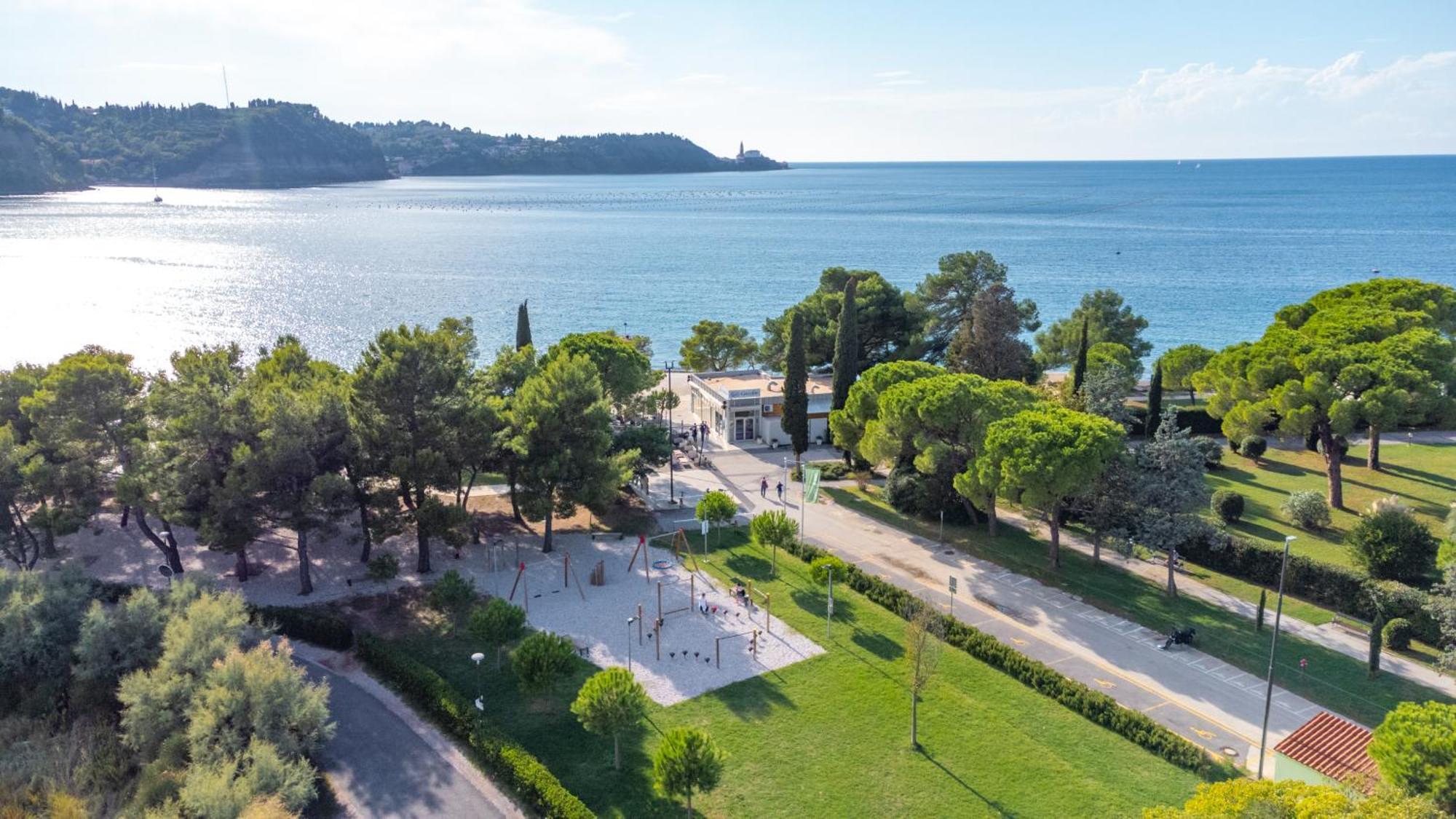 Hotel Svoboda - Terme Krka Strunjan Exterior foto